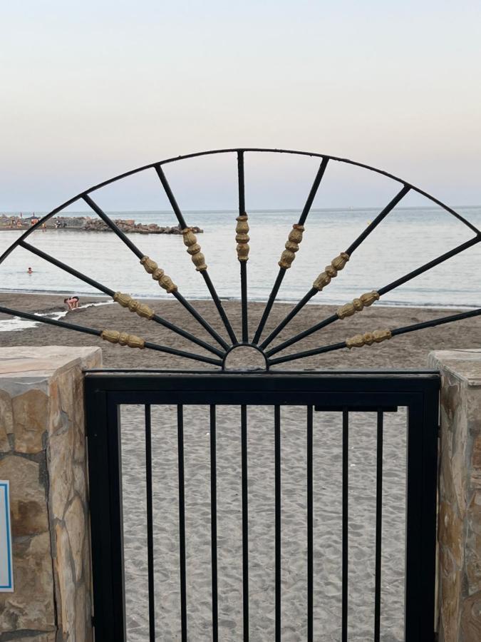 Playa Cristo Amazing Beach Terrace Appartment Estepona Eksteriør bilde