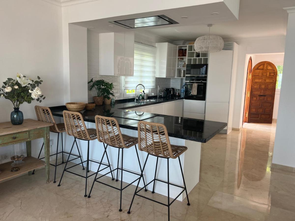 Playa Cristo Amazing Beach Terrace Appartment Estepona Eksteriør bilde