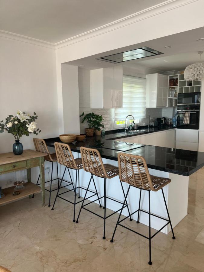 Playa Cristo Amazing Beach Terrace Appartment Estepona Eksteriør bilde