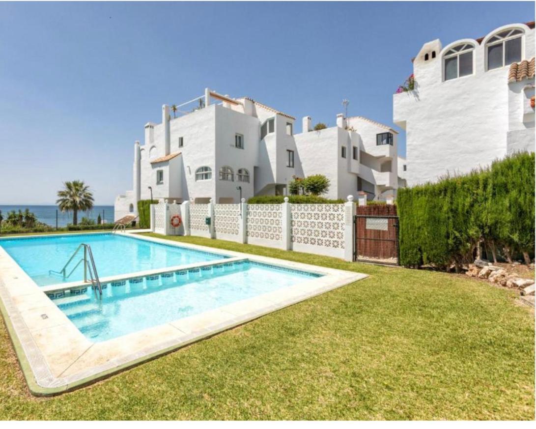 Playa Cristo Amazing Beach Terrace Appartment Estepona Eksteriør bilde